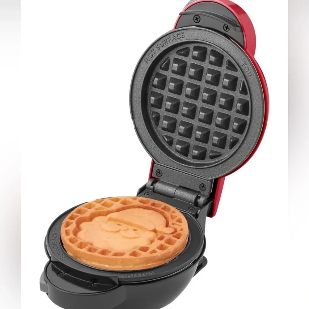 DASH - Multimaker with 7 Removable Plates: Waffle Iron & Griddle - NEW